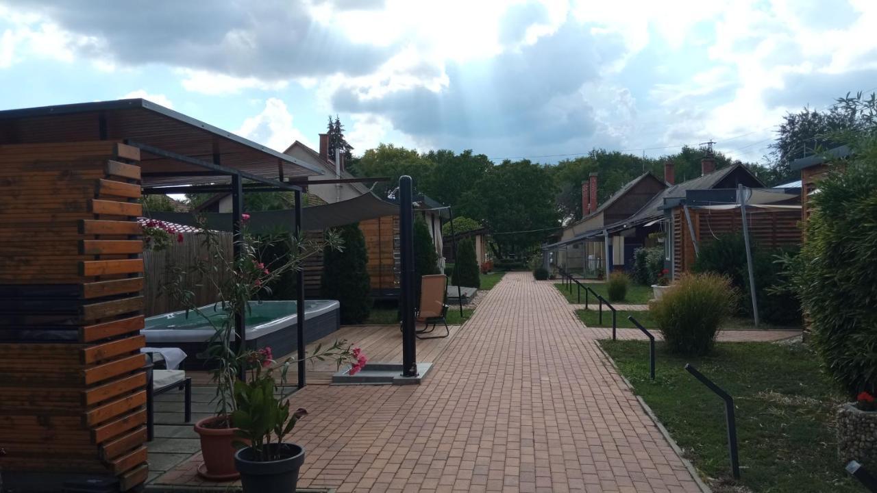 Green Corner Wellness Püspökladány Eksteriør billede