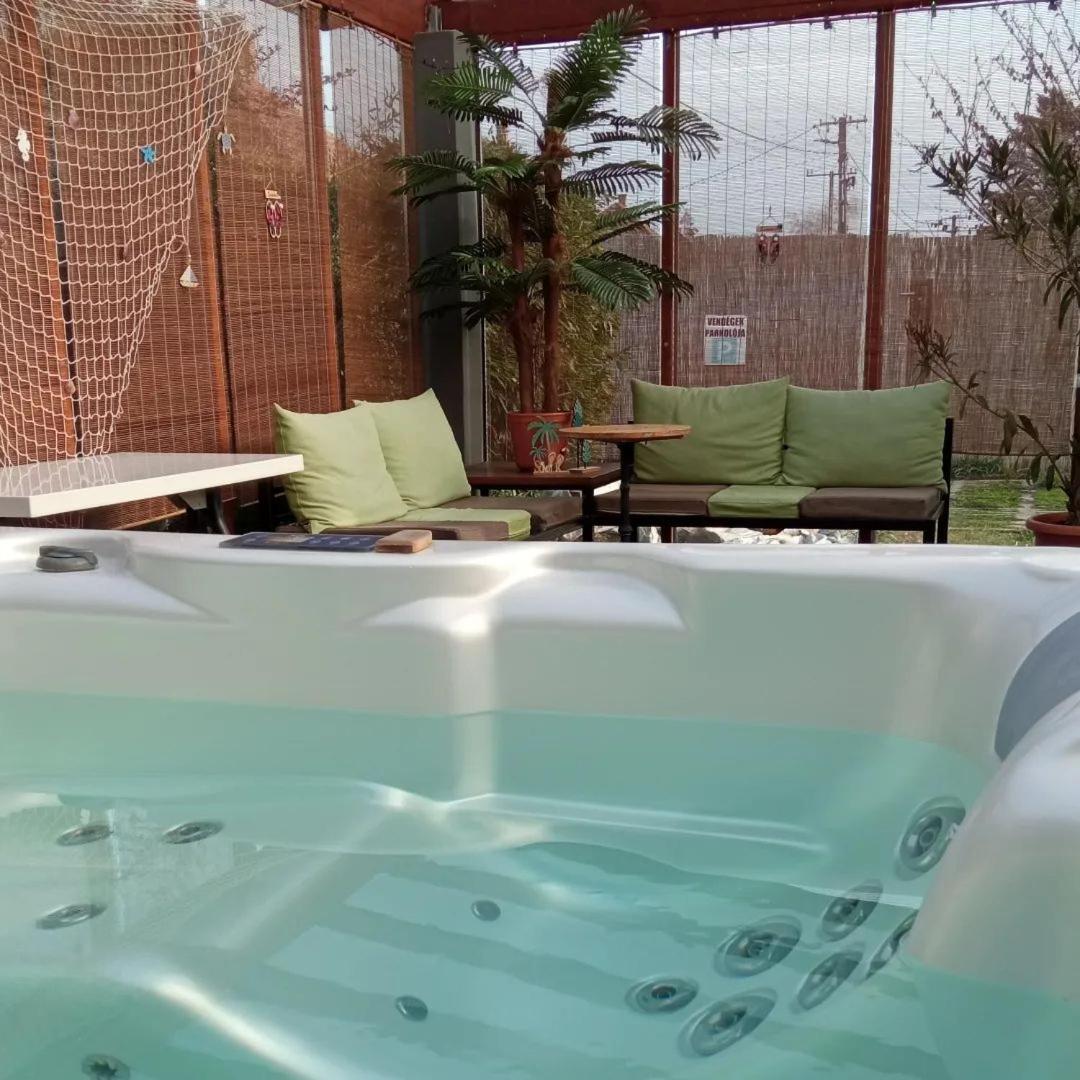 Green Corner Wellness Püspökladány Eksteriør billede
